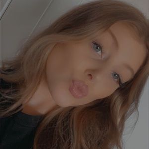 Meet your Posher, Camille